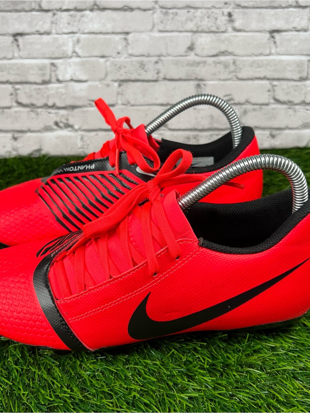 Nike Phantom Venom  Red/Black Soccer Shoes. Men's Sz 7